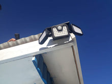 Cargar imagen en el visor de la galería, FOCO SOLAR TRIPLE DE 74 LEDS GIRATORIO
